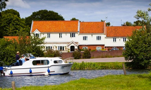 Book-The-Wayford-Bridge-Inn-Hotel